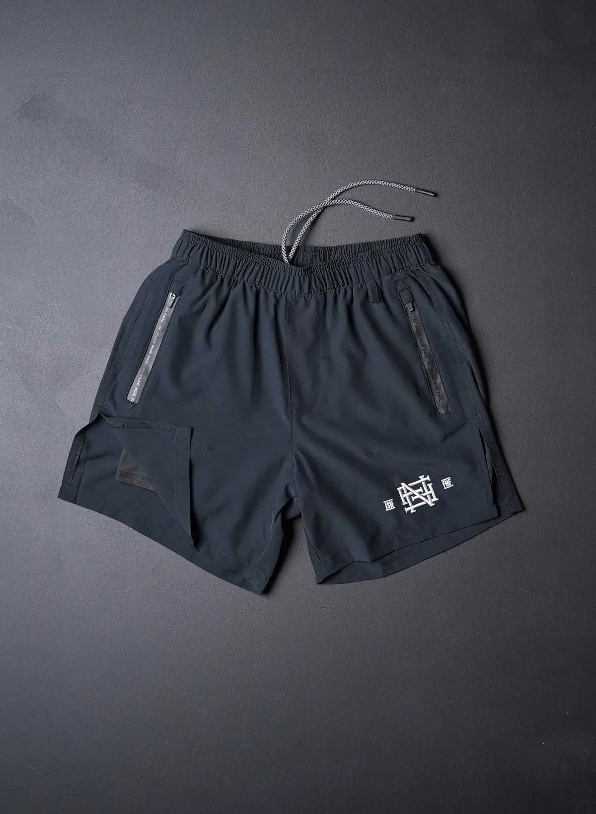 MOMENTUM SHORTS - BLACK