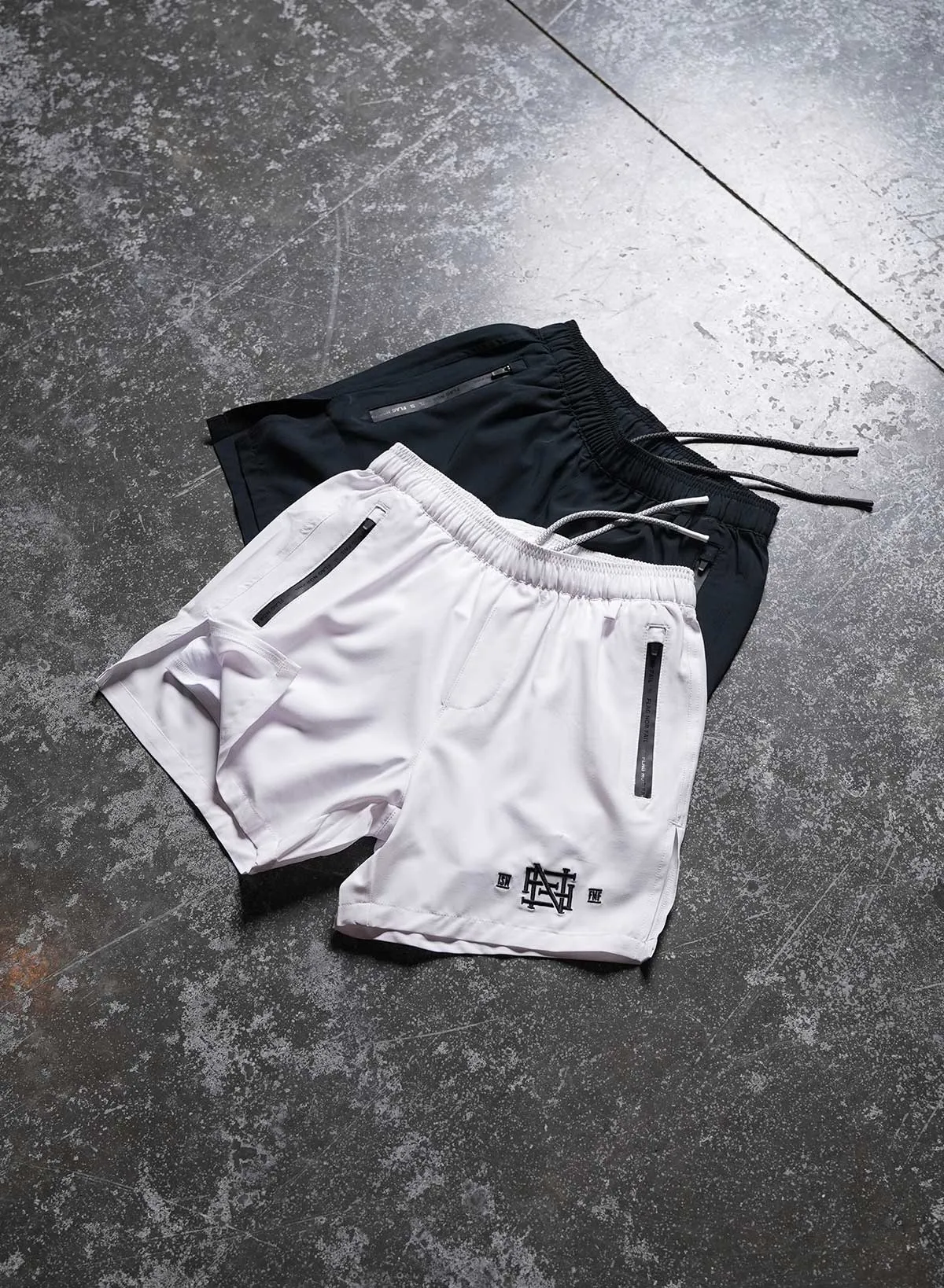 MOMENTUM  SHORTS - WHITE